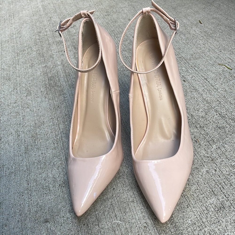 Pink/nude pointed heel with ankle strap